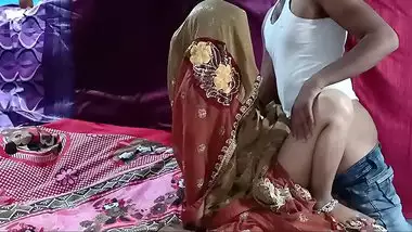 सादी के बाद पड़ोसी की बीवी को चोरी से चोदा