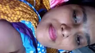 Bhabhi Showing Her Boobs New MMS