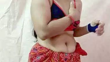 380px x 214px - Indian video Indian Aunty Saree Changeing In Room