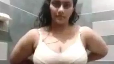 Sexy big boobed Indian aunty solo