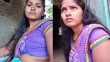 homely housewife meena bhabhi showing hot navel in home