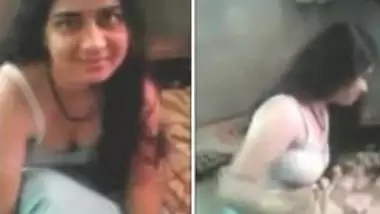 DESI AUNTY?S JUICIE CUTE BOOBS