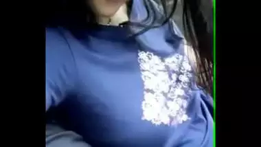 Sexy Kerala Girl Stroking Boyfriend?s Penis Inside Car