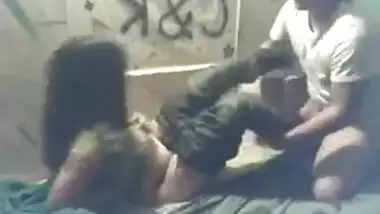 भारतीय मुझे सेक्सी वीडियो हाई देसी युगल सेक्स टेप के साथ जींस पर विष