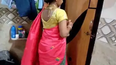 चुदक्कड भाभी आके चुदवा गयी पड़ोसी से