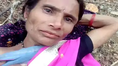 देसी रंडी के झांट वाली चूत चुदाई खुले मे