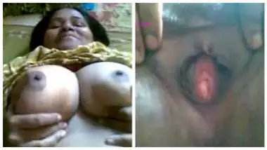 बिग बूब्स वाली औरत ने खोलकर दिखाई चूत