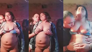 गाँव की सेक्सी चुचियों का मज़ा लीजिए