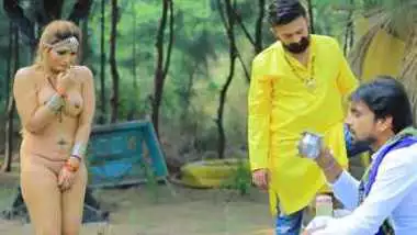 चौधरी को चूत दिखाई जोया राठोड ने - हिंदी वेब सेक्स