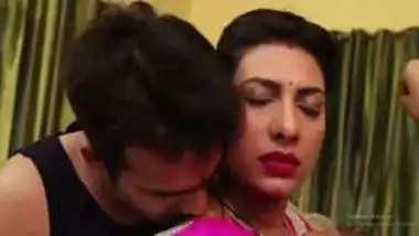 नॉटी ननंद ने अपनी प्यासी भाभी को लेडीज टेलर से चुदवाया