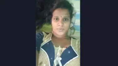 Tamil Girl Showing Her Boobs and Pussy