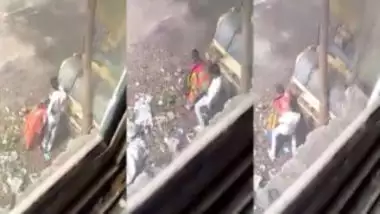 खुले सड़क में रंडी भाभी कि चूत चुदाई