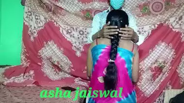 मेरी जान कितना अच्छा लंड चूसती हो लंड चूस के स्टूल पर चुद गई क्लियर आवाज चूत में जाने पर लंड और चूत जोर से आवाज रियल