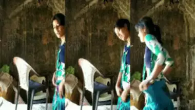 देहाती भोलेभलि लड़की की झांट वाली चूत दिखाई