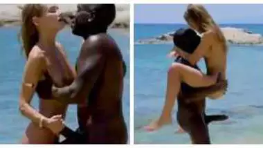 काले आदमी ने उठाकर चोदी दुबली लड़की