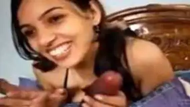 इनोसेंट गर्लफ्रेंड ने दिया ब्लोजॉब (हिंदी ऑडियो)