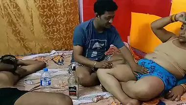 पति के दोस्त ने पति के सामने पत्नी को चोदा