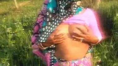 विलेज भाभी खेत में चुदी