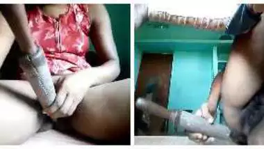 चूत और गांड में बेलन घुसाती लड़की