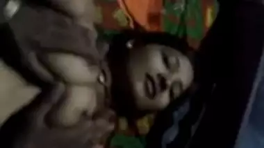 अंकल ने की देसी चूची मालिश लड़की के बॉल्स की