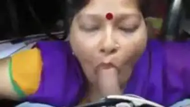 दोस्त की माँ ने लंड चूस डाला