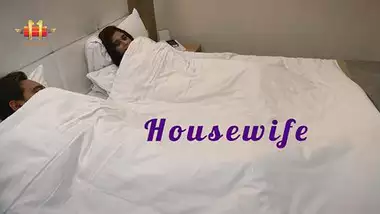 हिंदी क्सक्सक्स मूवी – हाउसवाइफ बुर में कड़क लंड