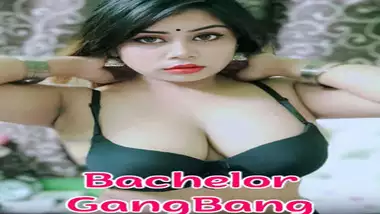 गैंगबैंग सेक्स लड़का और लड़कियों की