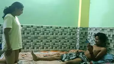 भाई को लंड हिलाते देख दीदी की कामवासना जाग उठी