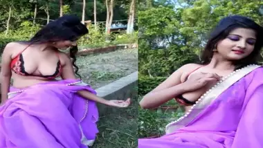 देसी मॉडेल गर्ल की पहेली सोलो वीडियो