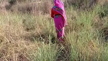 गेहूं काटने गई और चुदवा के आ गई