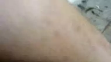 लाल सैक्स पावर बढाने के उपाय लड़की दिखा रहा है