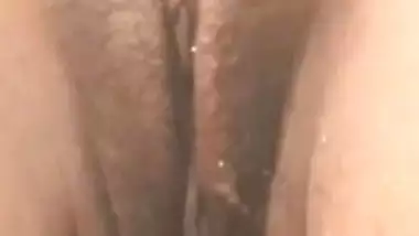 भारत में हिंदी को संतुष्ट करेगा अपने बुत