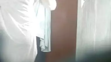 सेक्सी फिल्म वीडियो में चाची को नहाते हुए