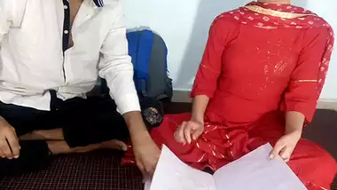 इंडियन स्टूडेंट की चुत चुदाई वीडियो