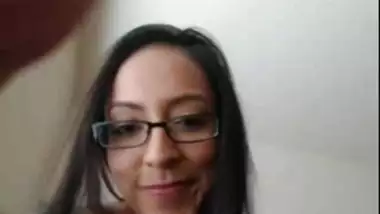 मिश्रित सच्चे प्यार की कहानी आबनूस बेब हिलाता गधा और मुंडा बिल्ली