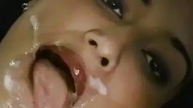 नादिया जवान लडकी की फोटो खरीदारी