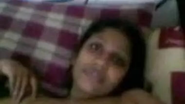 मलेशियाई अंग्रेजी ब्लू भारतीय लड़की से