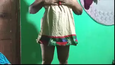 संचिका माँ बेटे की बीईडी हस्तमैथुन करती है