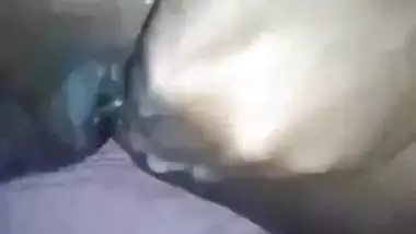 श्री सेक्सी डाउनलोड भारतीय लड़की की मालिश और उसके सींग का बना हुआ बिल्ली