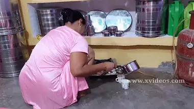 भाभी को चोद दिया चाइ पीने के बहाने