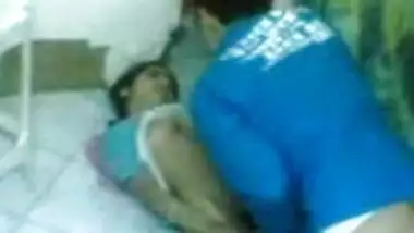 देसी भोजपुरी सेक्सी आदमी को चुपके से दर्ज की गई उसके साथ भाभी