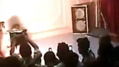 भारतीय जल्दी प्रेग्नेंट होने के उपाय इन हिंदी स्टेज नृत्य