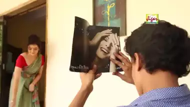 दिन में तीन बार चोदते हो। फिर भी गांड में लन्ड...