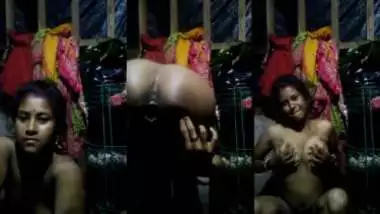 देहाती लड़की ने रात के समय चुदासी होकर दिखाया अपना चूत का भोसड़ा