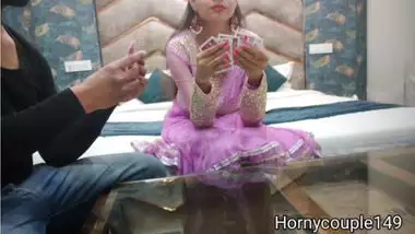 ताश खेलकर सेक्सी कजिन की चूत चुदाई कर डाली