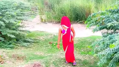 विलेज भाभी को खुली जगह पर चोदा