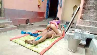 घर में कोई नहीं था भाभी ने अपनी प्यास बुझाने अपने आशिक को बुलाया