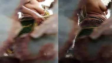 Mature MILF nude bath through hole on wall viral MMS