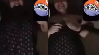 Bangladeshi girl huge boobs showing at night on video call