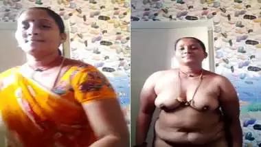 Big ass South Indian aunty stripping saree viral nude